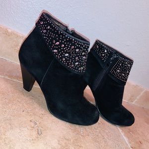 Black booties 🖤
